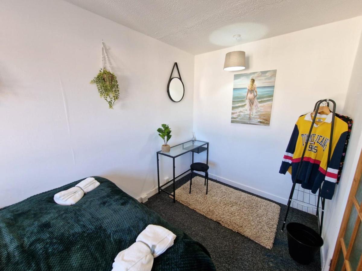 Spacious & Comfy Home- Very Close To Nec Birmingham ,Hs2 & Airport- Perfect For Contractors & Groups- Free Parking & Fast Wifi Marston Green Exterior foto