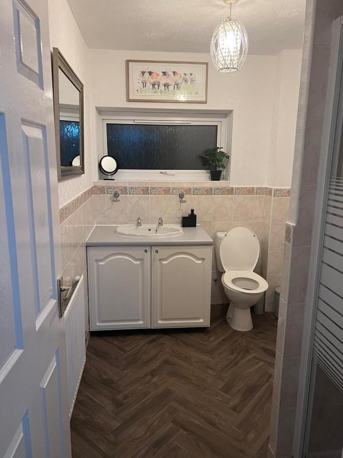 Spacious & Comfy Home- Very Close To Nec Birmingham ,Hs2 & Airport- Perfect For Contractors & Groups- Free Parking & Fast Wifi Marston Green Exterior foto