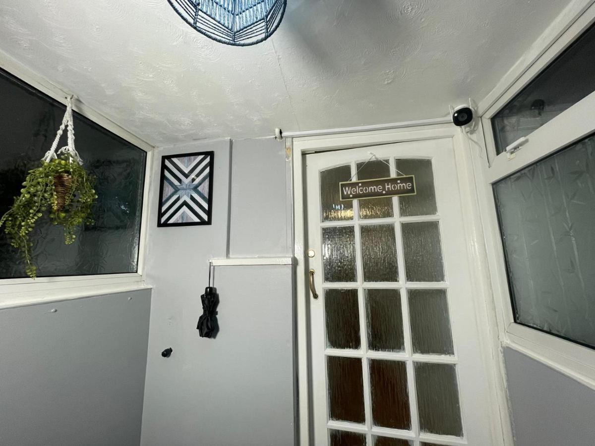 Spacious & Comfy Home- Very Close To Nec Birmingham ,Hs2 & Airport- Perfect For Contractors & Groups- Free Parking & Fast Wifi Marston Green Exterior foto