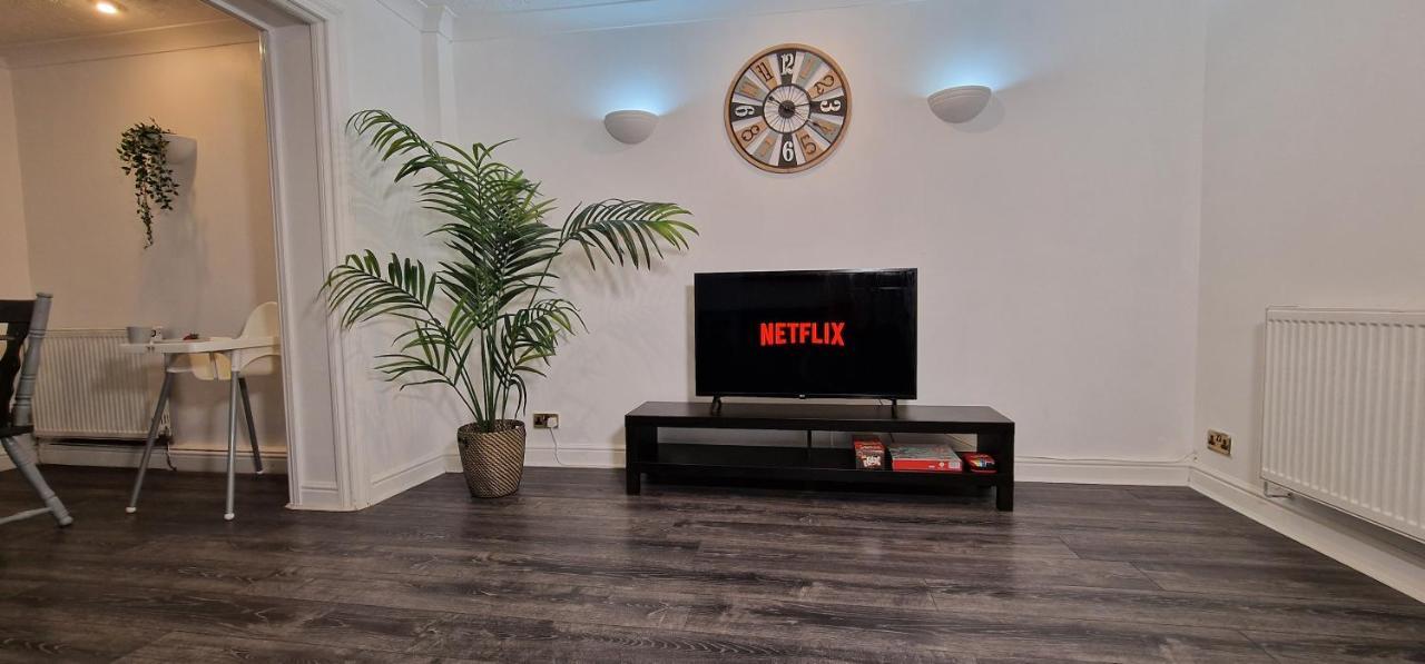 Spacious & Comfy Home- Very Close To Nec Birmingham ,Hs2 & Airport- Perfect For Contractors & Groups- Free Parking & Fast Wifi Marston Green Exterior foto